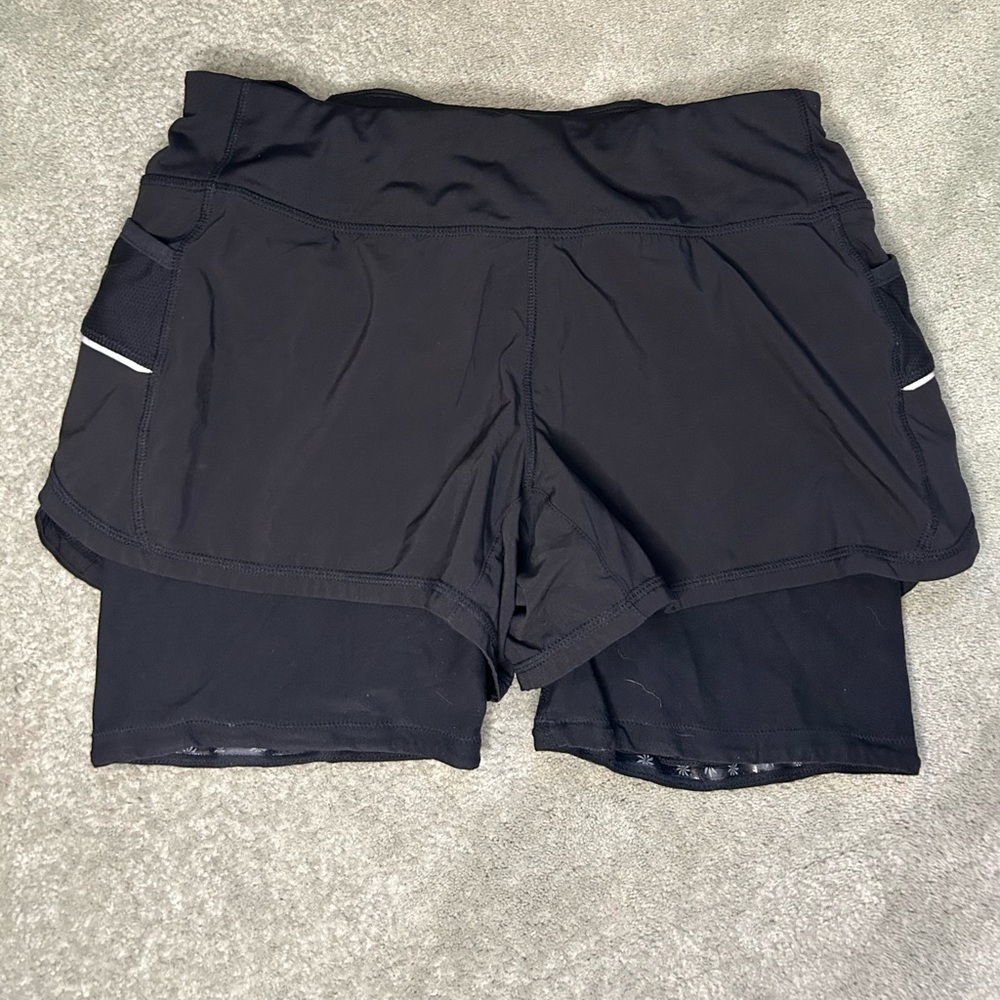 Women's Athleta 2-in-1 Pulse Black Athletic Shorts. Size small